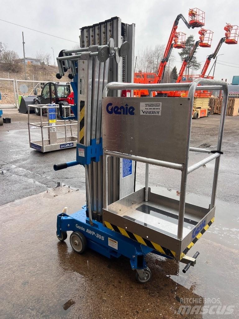 Genie AWP 30 Vertikālie pacēlāji