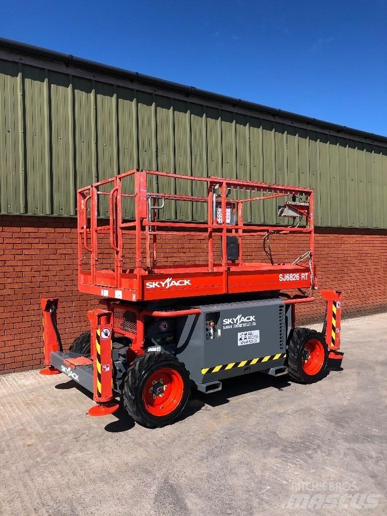 SkyJack SJ 6826 RT Šķerveida pacēlāji