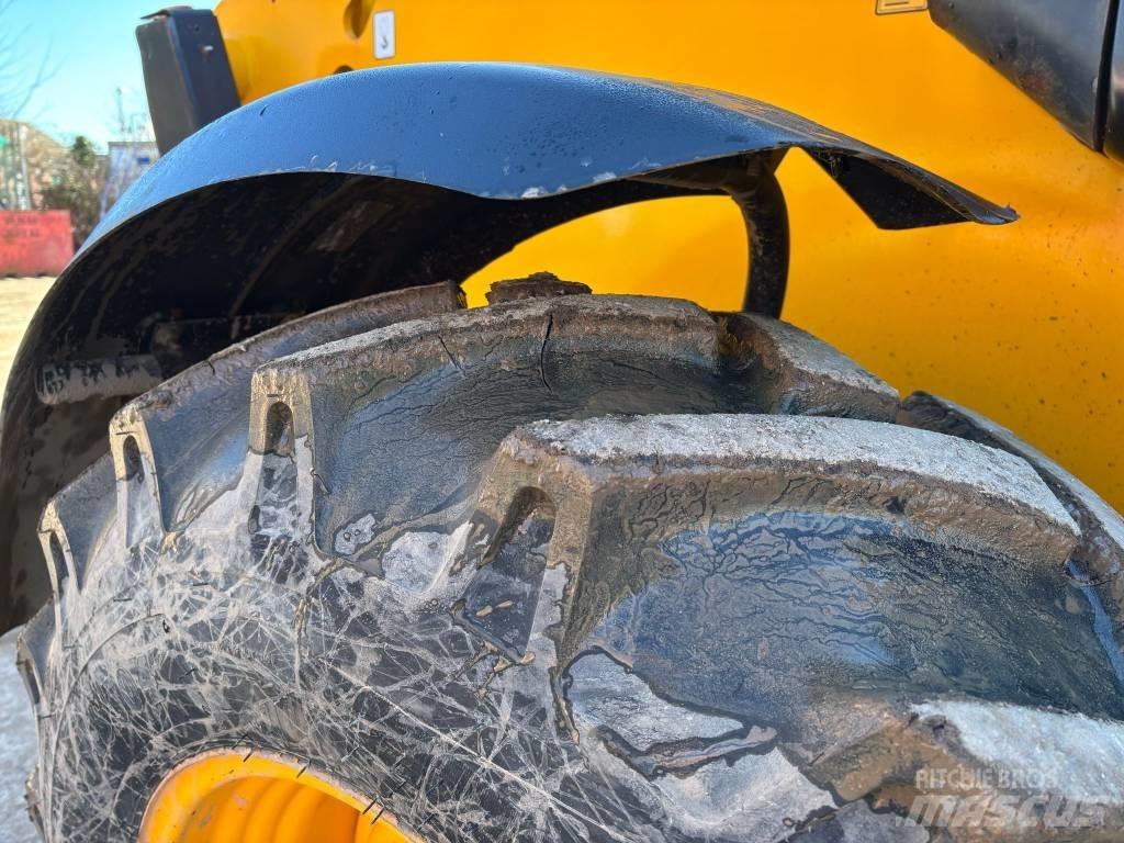 JCB 540-140 Hi Vis Teleskopiskie manipulatori