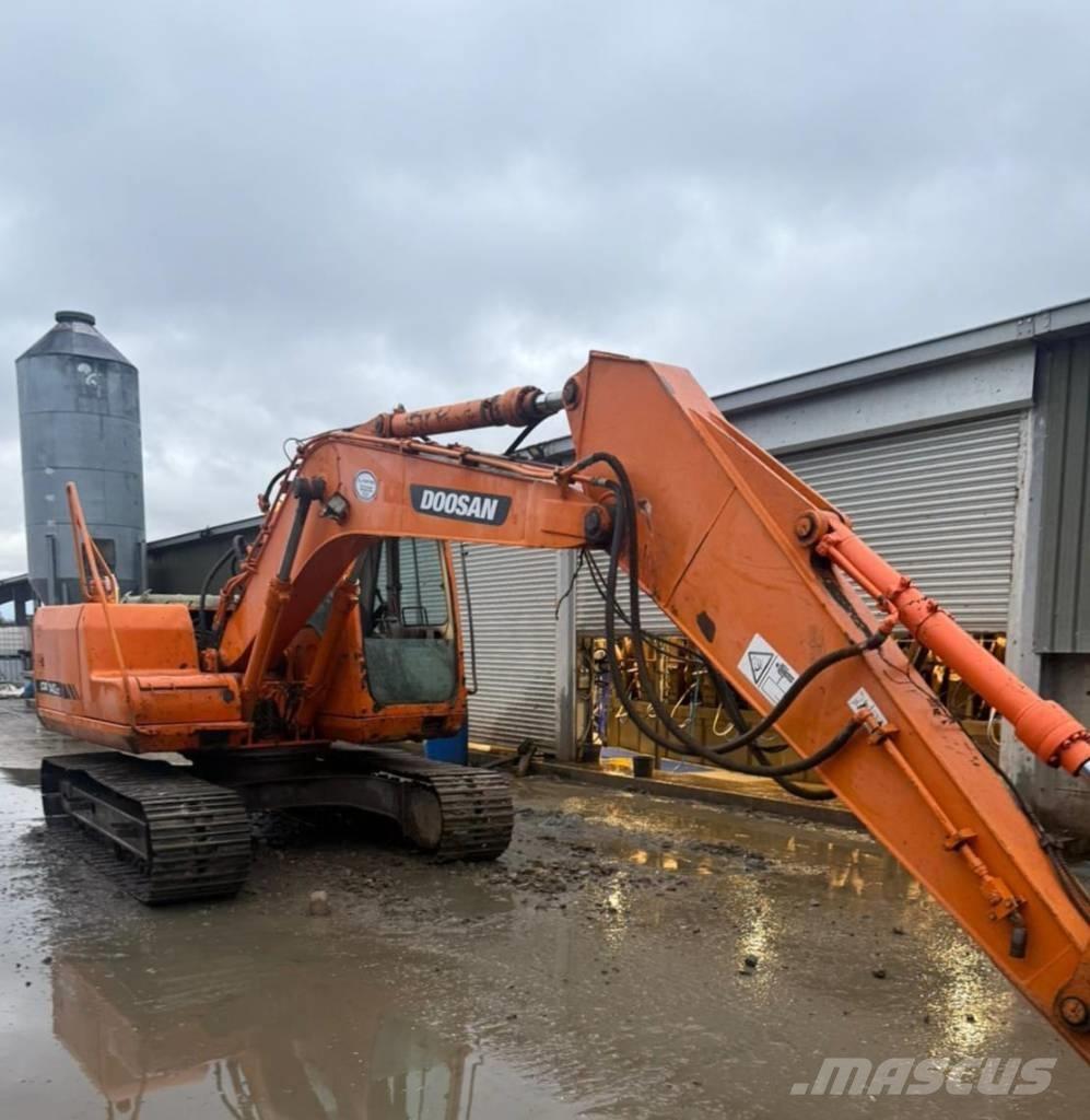 Doosan DX 140 LC Kāpurķēžu ekskavatori