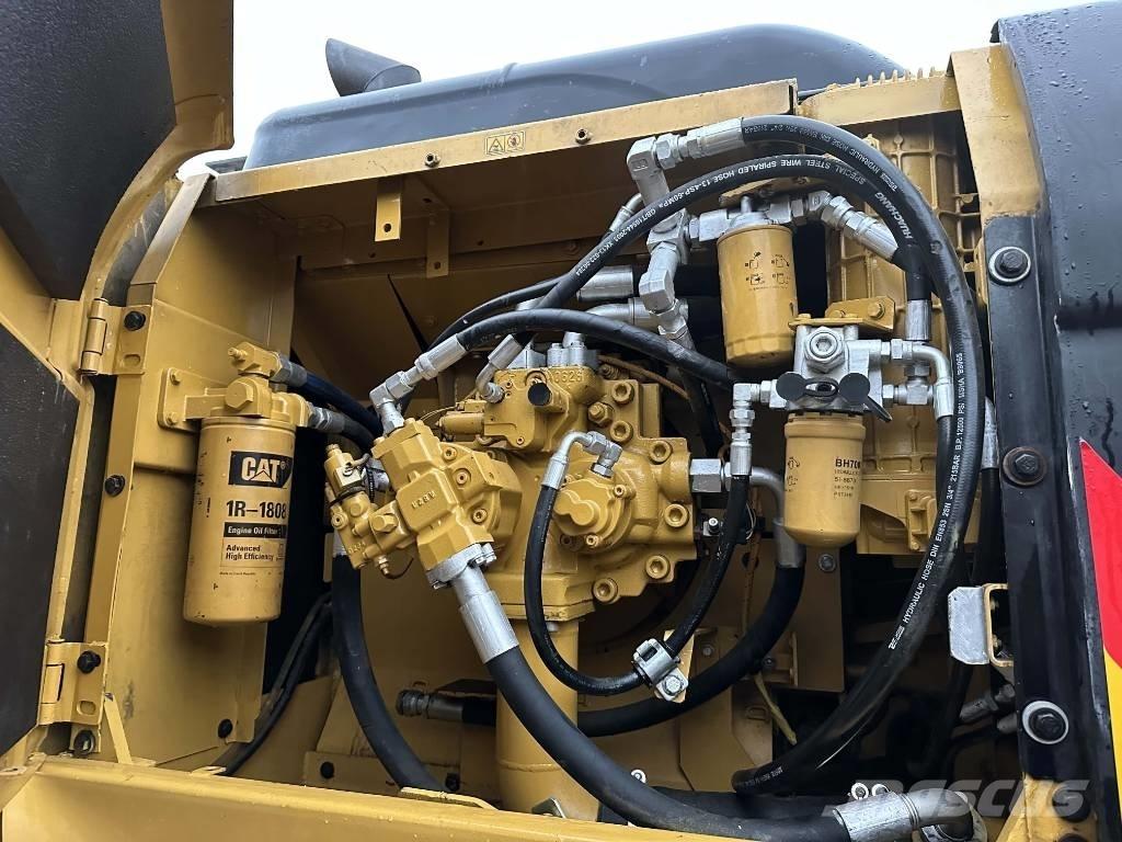 CAT 330D2 Kāpurķēžu ekskavatori