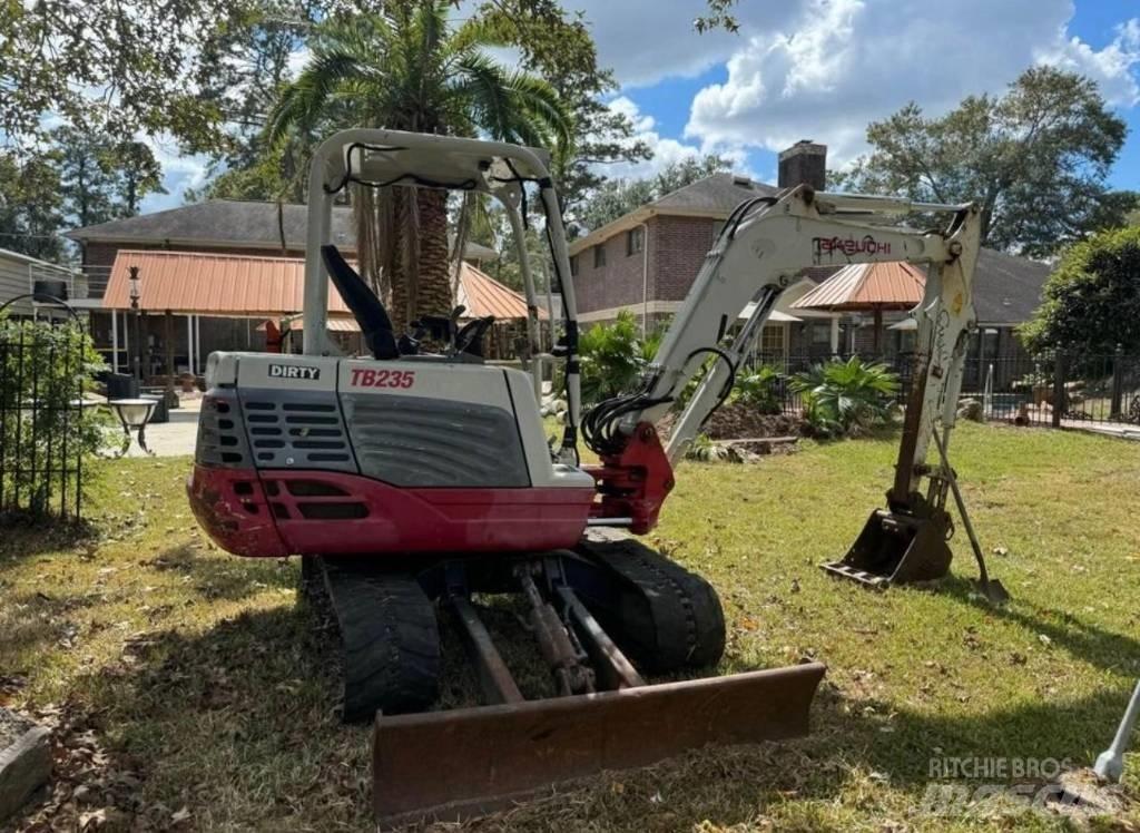 TAKEUCHI TB235 Kāpurķēžu ekskavatori