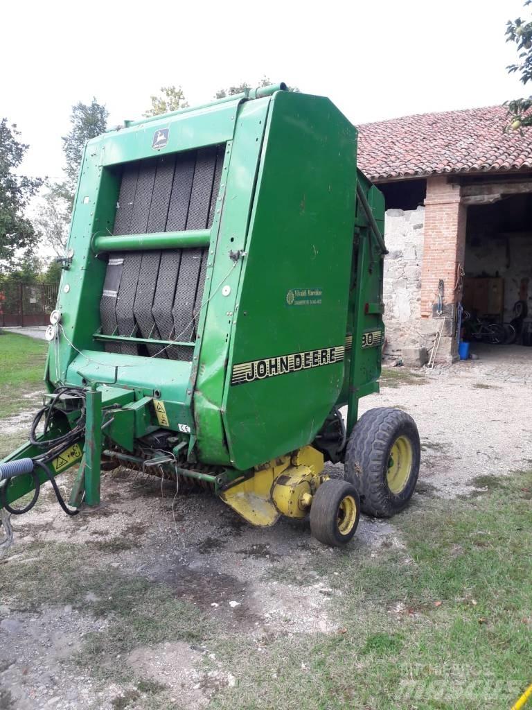 John Deere 590 Rituļu preses