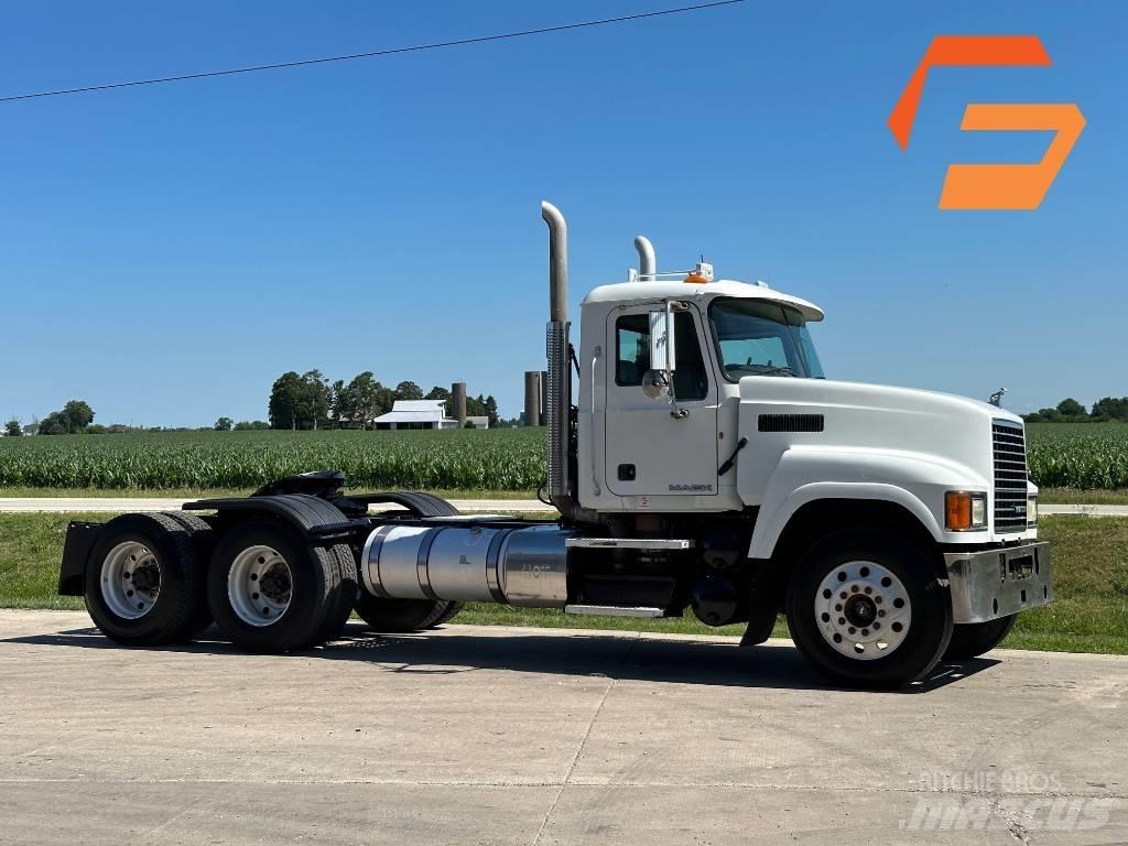 Mack CH 613 Vilcēji