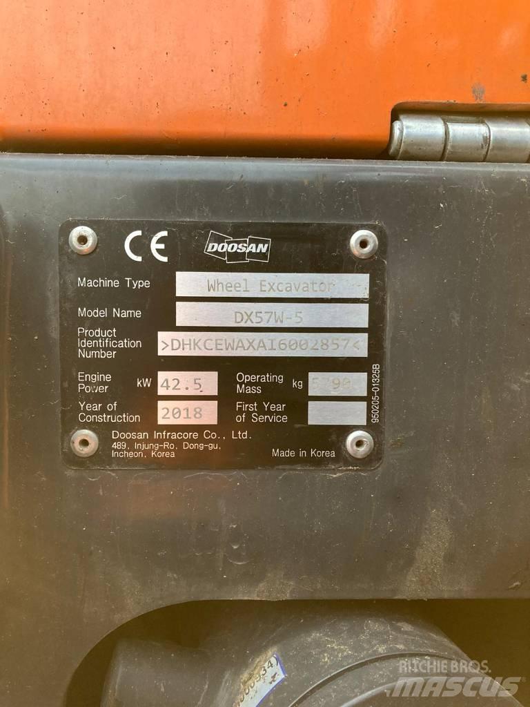 Doosan DX 57 W-5 Ekskavatori uz riteņiem