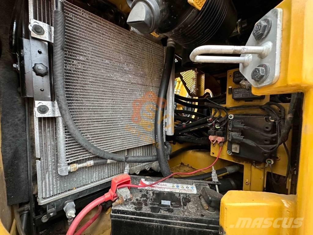 CAT 310 Kāpurķēžu ekskavatori
