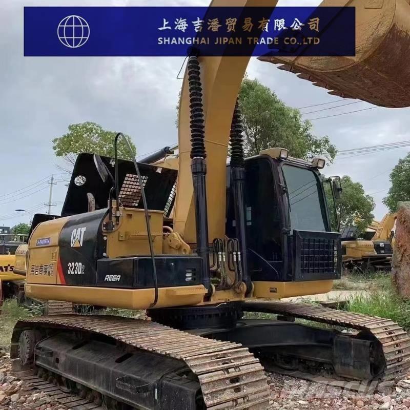 CAT 323 D Kāpurķēžu ekskavatori