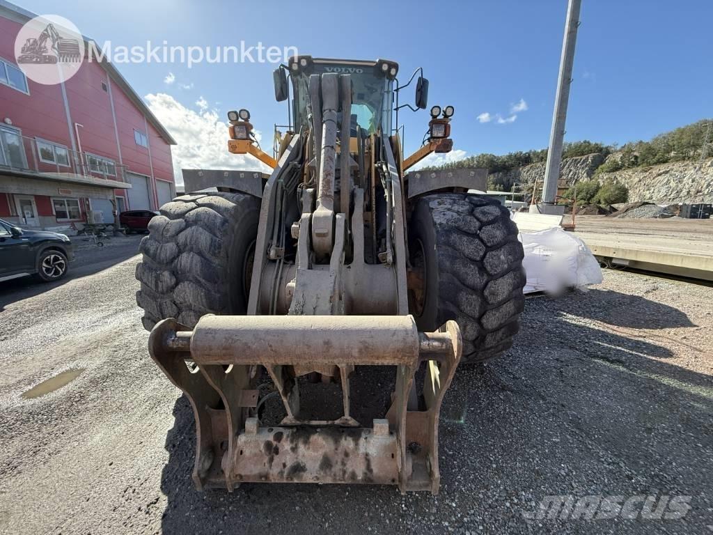 Volvo L 180 F Iekrāvēji uz riteņiem