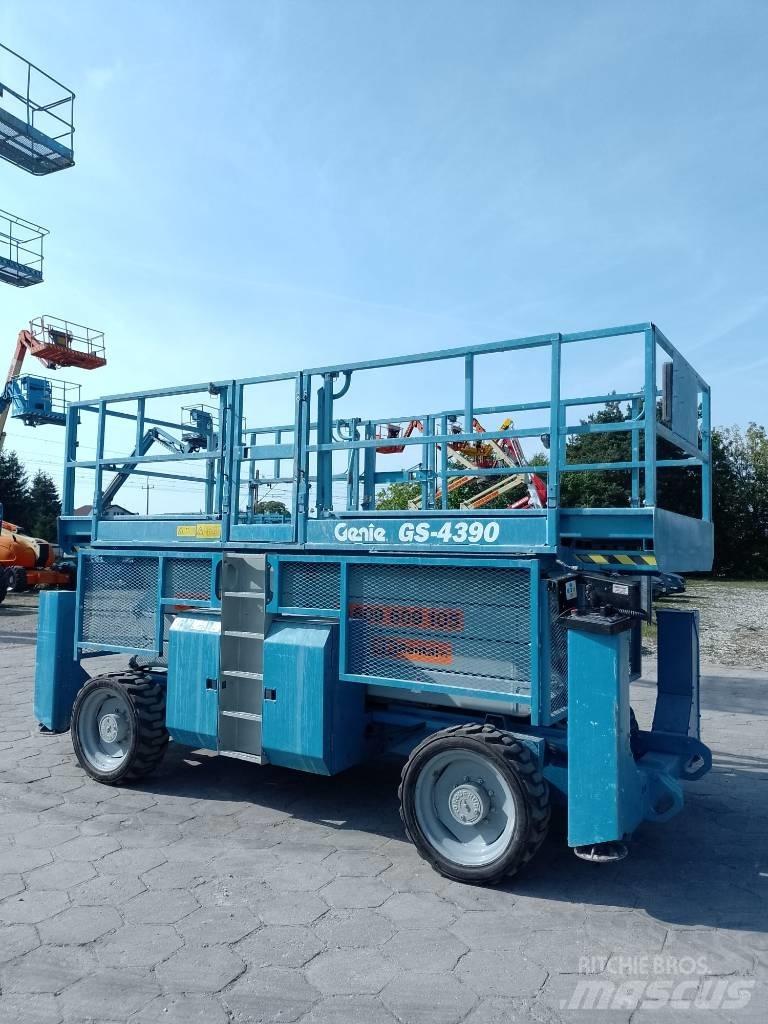Genie 4390 Šķerveida pacēlāji