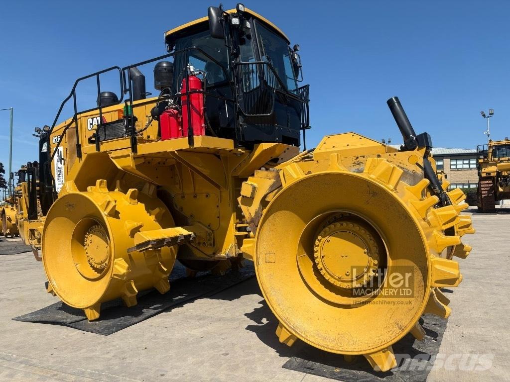 CAT 826 Atkritumu preses