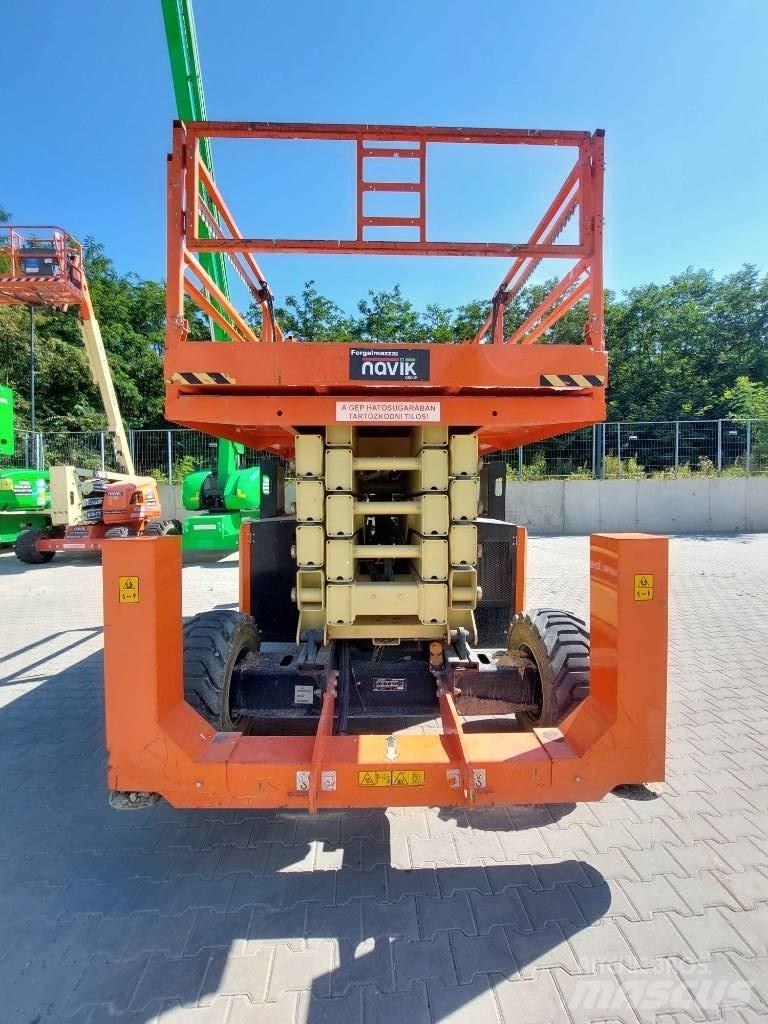JLG 530 LRT Šķerveida pacēlāji