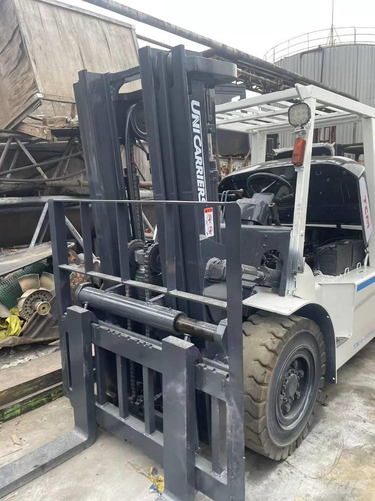 TCM 5 TON Tehnika ar dīzeļa dzinēju