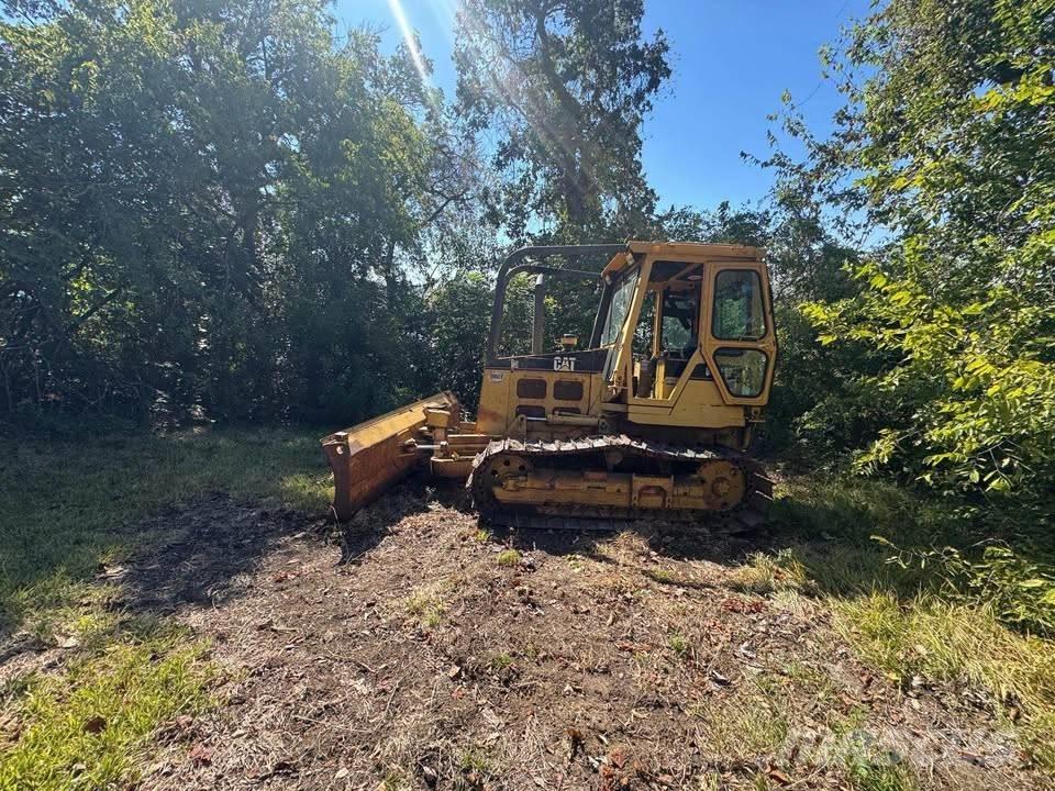 CAT D4C Kāpurķēžu buldozeri