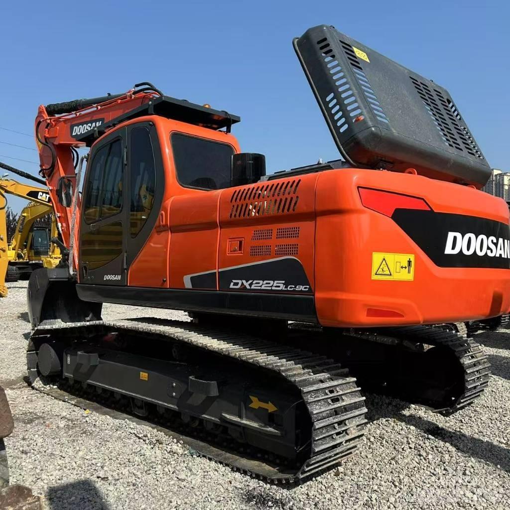 Doosan 225LC-9c Kāpurķēžu ekskavatori