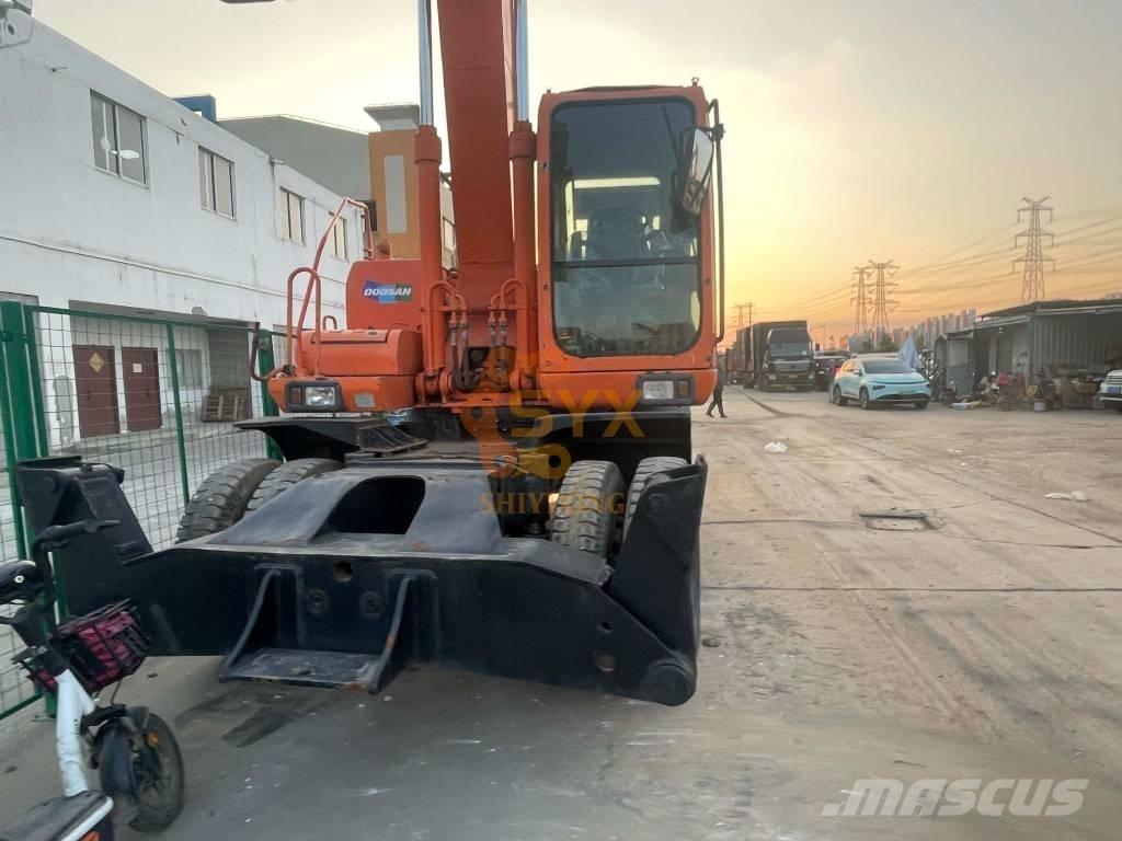 Doosan DH210W-7 Ekskavatori uz riteņiem