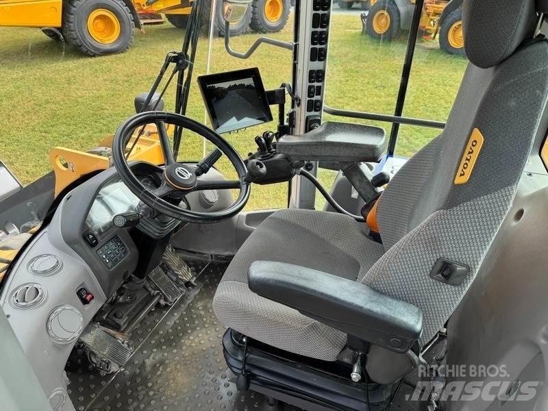 Volvo L 120 H Iekrāvēji uz riteņiem