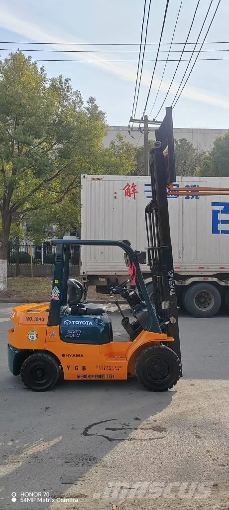 Toyota FD 30 Tehnika ar dīzeļa dzinēju