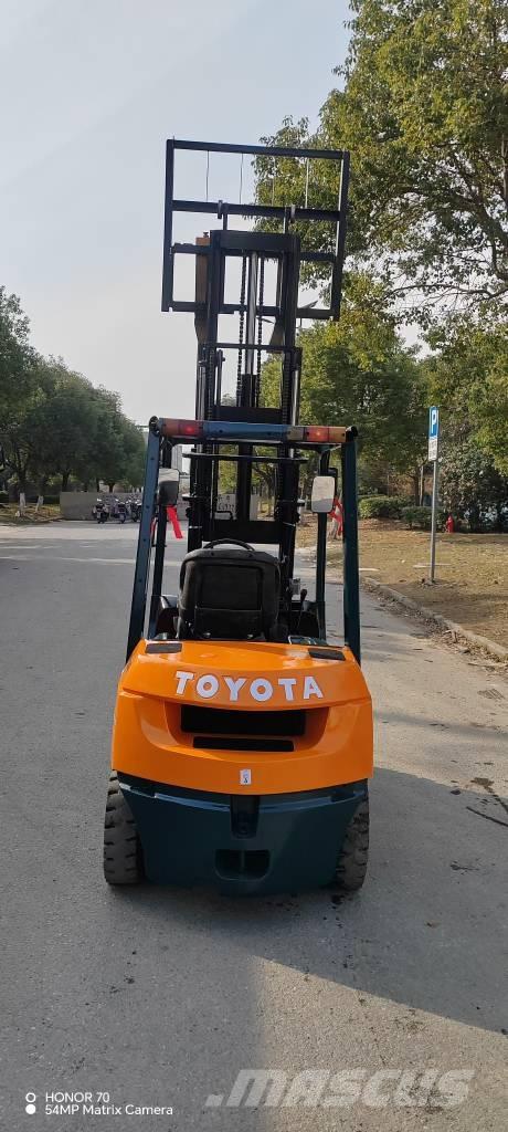 Toyota FD 30 Tehnika ar dīzeļa dzinēju