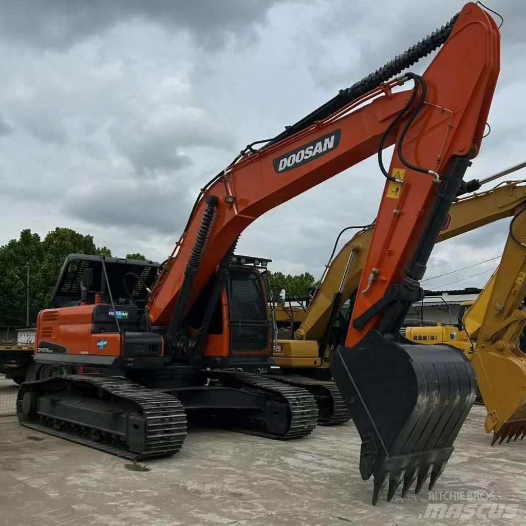 Doosan 225LC-9 Kāpurķēžu ekskavatori