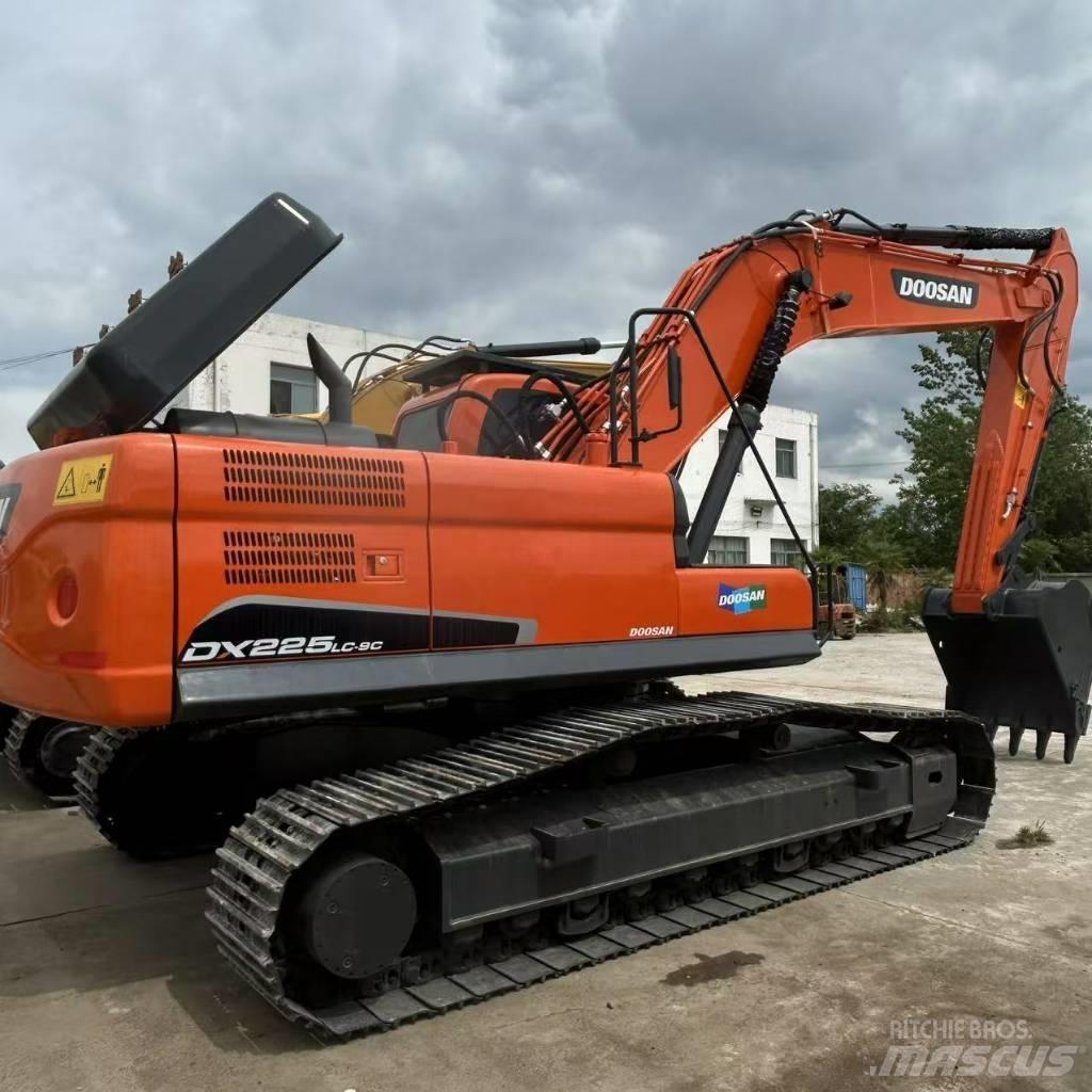 Doosan 225LC-9 Kāpurķēžu ekskavatori