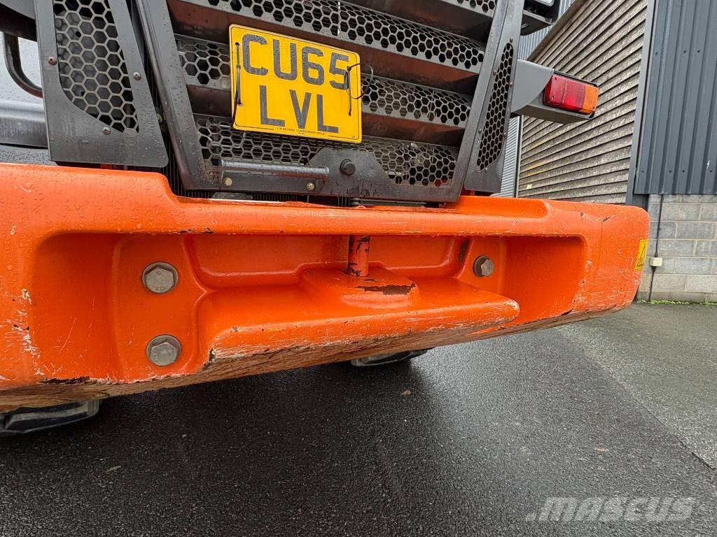 Hitachi ZW 220-5B Iekrāvēji uz riteņiem