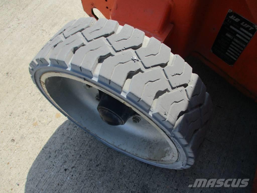 JLG E400 AJPN (687) Kompakts pacēlājs ar rotējošu strēli