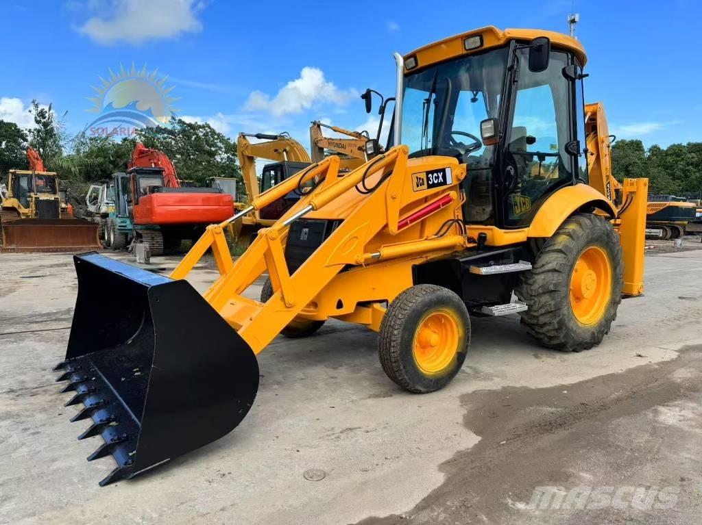 JCB 3 CX Ekskavatori-iekrāvēji