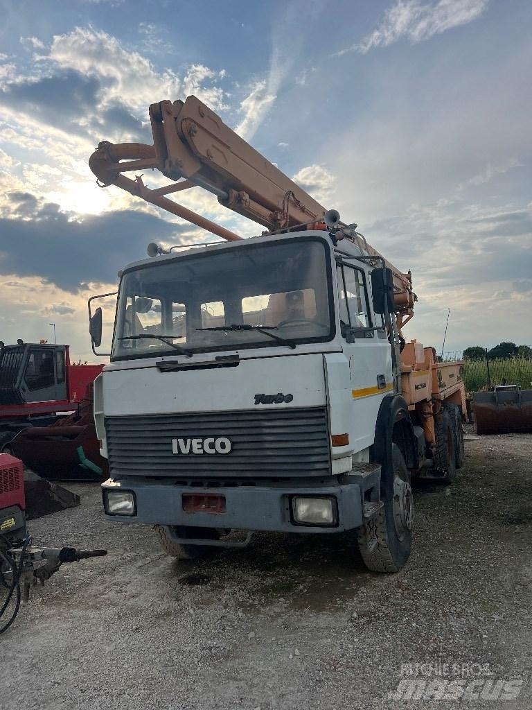 Iveco 330-36 H Pašizgāzējs