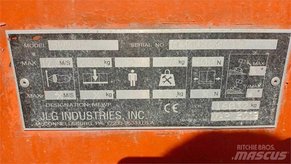 JLG 800AJ Strēles pacēlāji