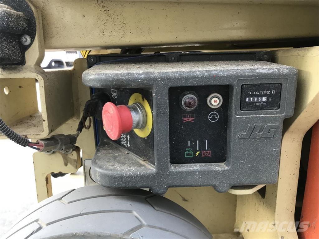 JLG 1930ES (1886) Šķerveida pacēlāji