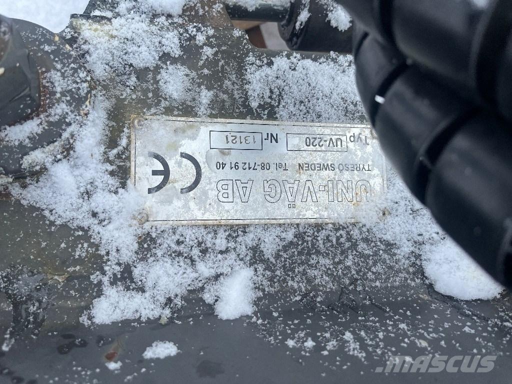 Uni-väg UV-220 Sniega traktori