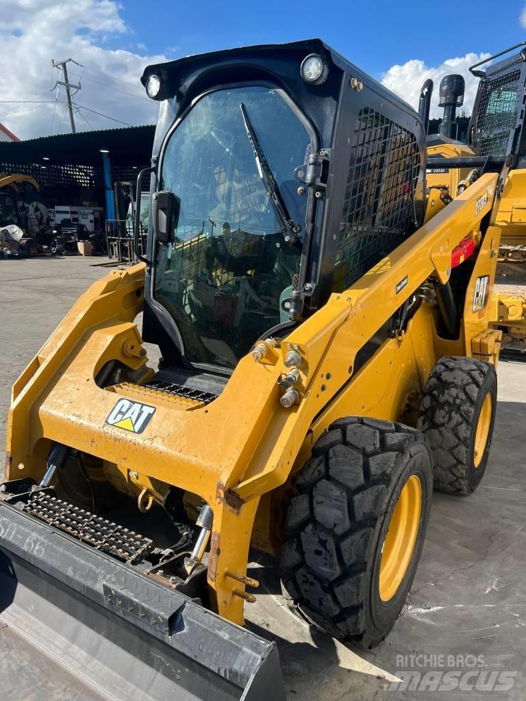 CAT 272D3 Lietoti riteņu kompaktiekrāvēji