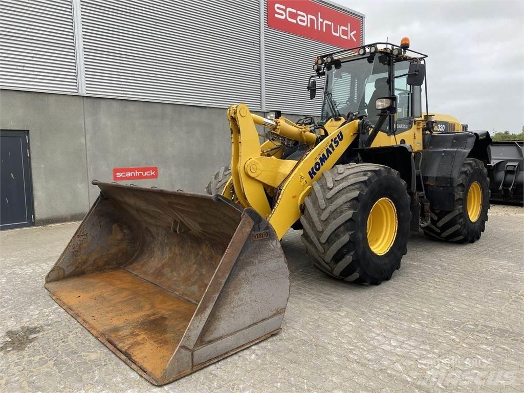 Komatsu WA320-7 Iekrāvēji uz riteņiem