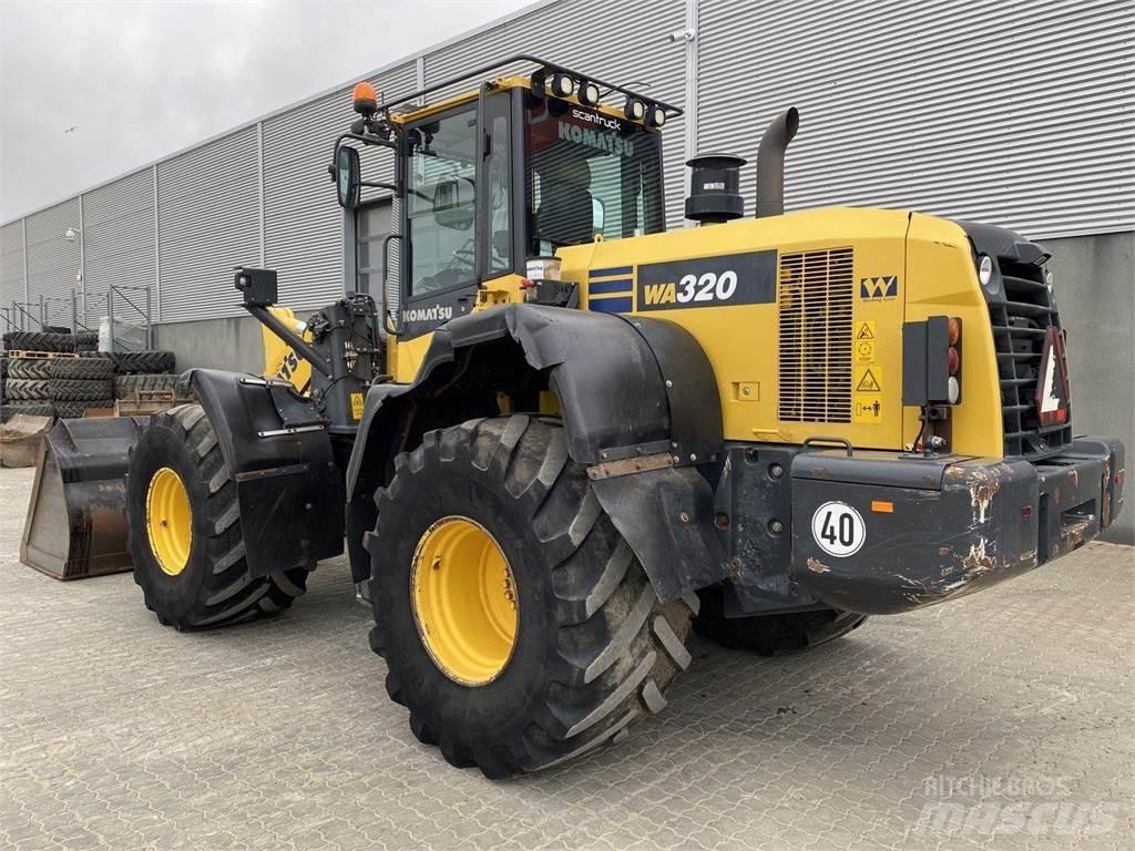 Komatsu WA320-7 Iekrāvēji uz riteņiem
