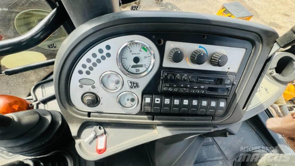 JCB 4 CX Ekskavatori-iekrāvēji