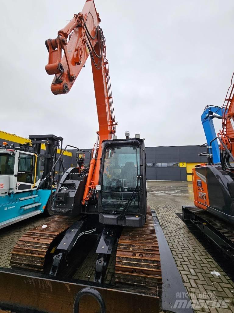 Hitachi ZX 135 US-7 Kāpurķēžu ekskavatori