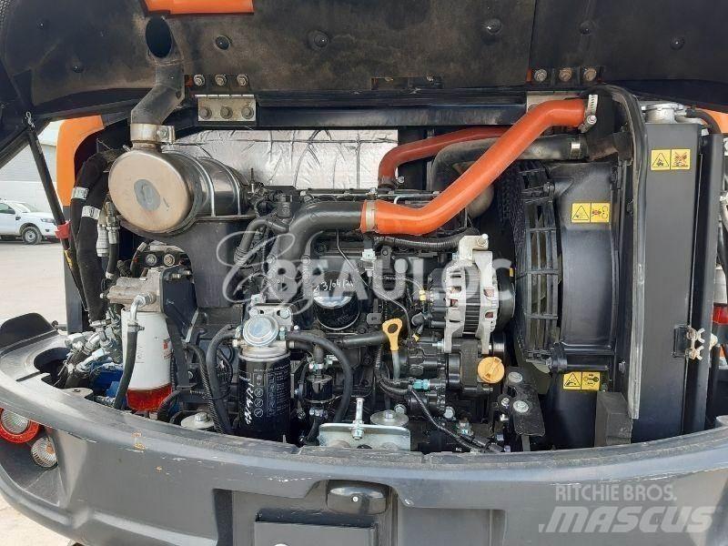 Doosan DX 57 W Ekskavatori uz riteņiem