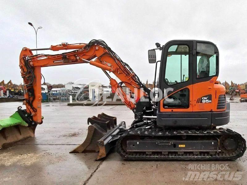 Doosan DX85R Kāpurķēžu ekskavatori