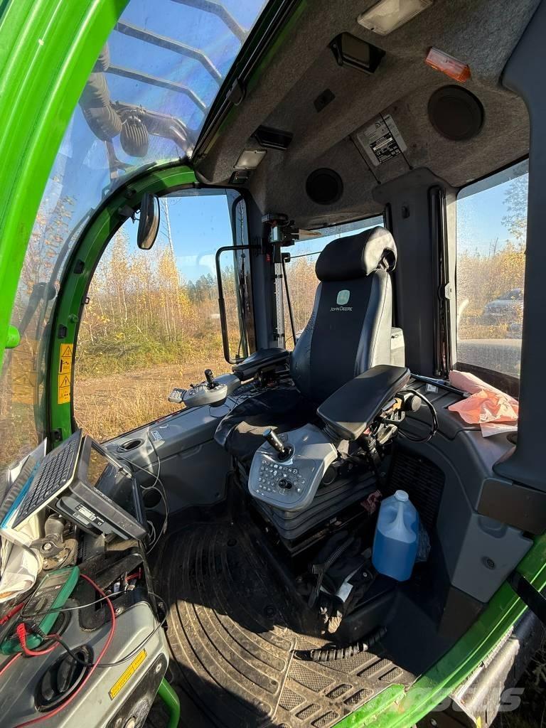 John Deere 1070 E Harvesteri
