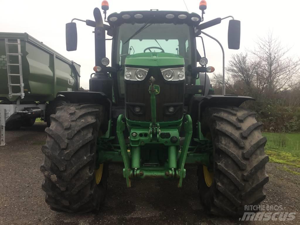 John Deere 6215 R Traktori