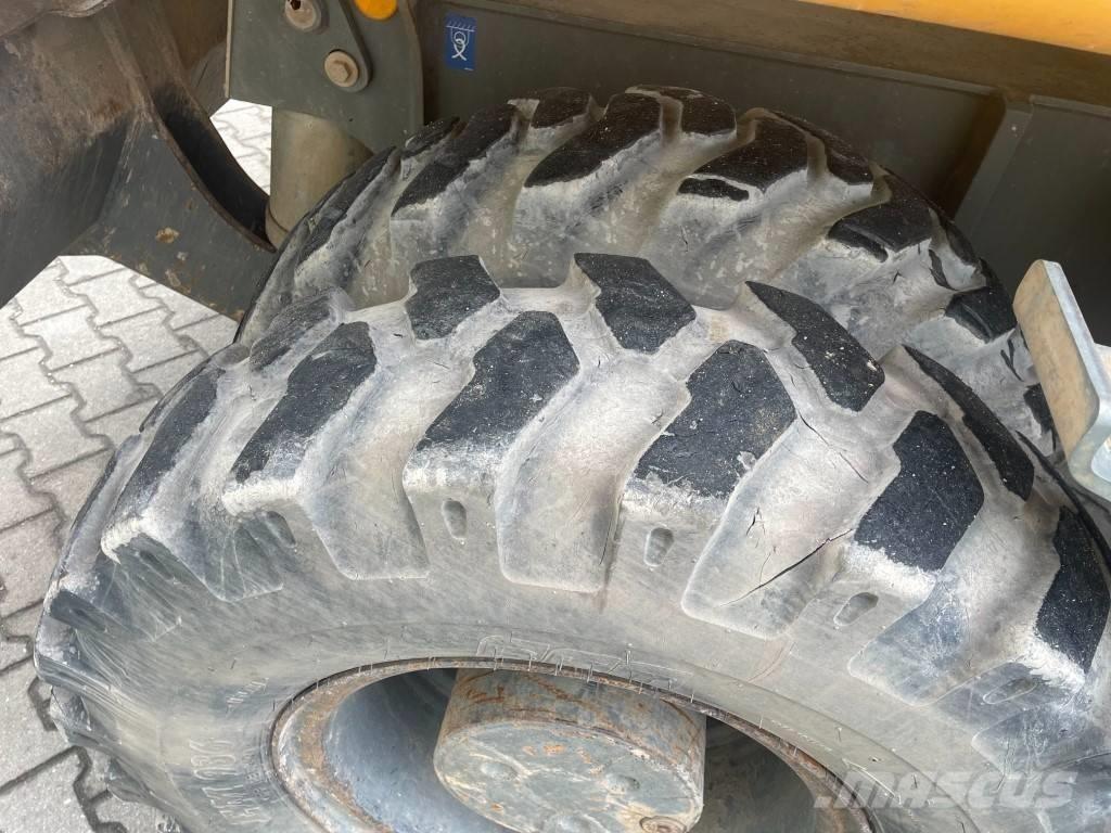 Liebherr A 918 Ekskavatori uz riteņiem
