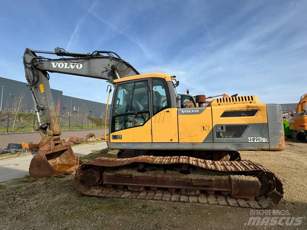 Volvo EC220DL Kāpurķēžu ekskavatori
