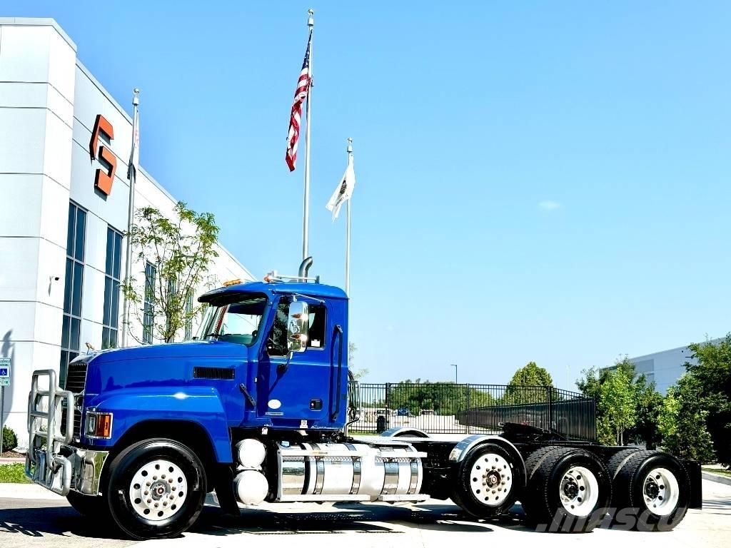 Mack Pinnacle Vilcēji