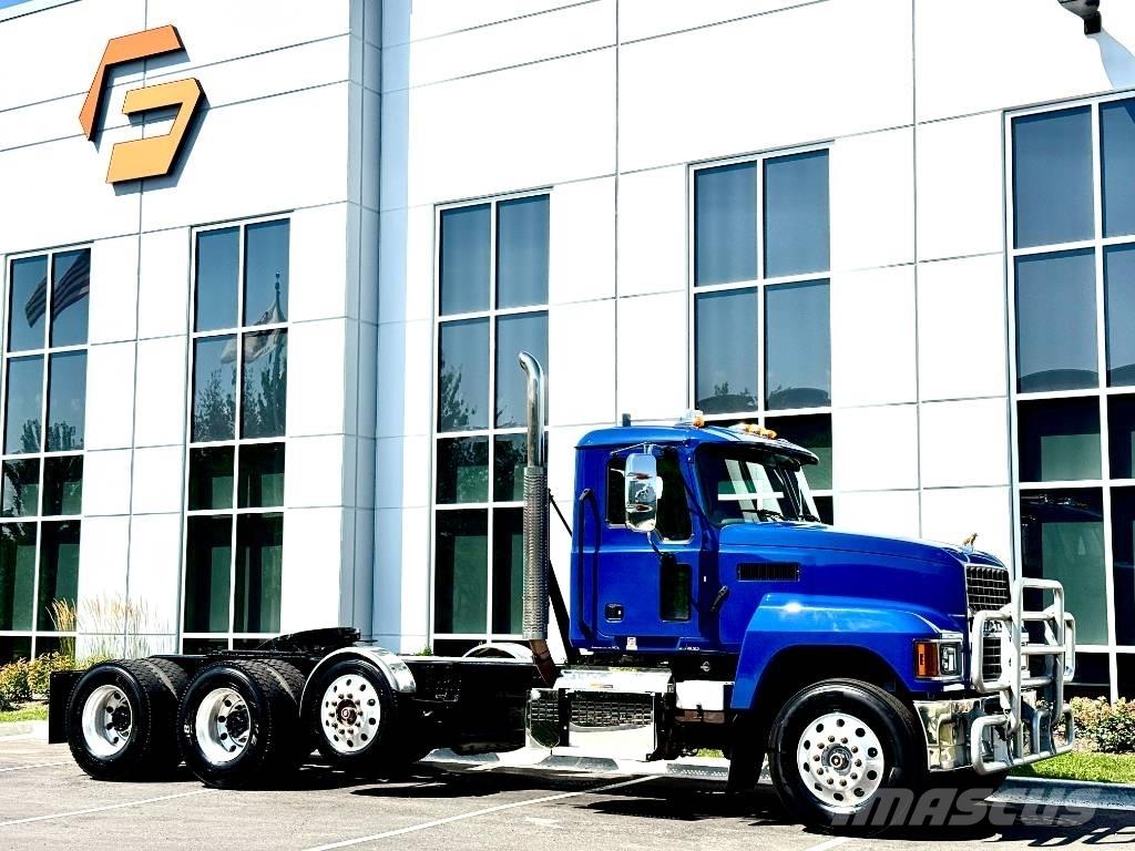 Mack Pinnacle Vilcēji