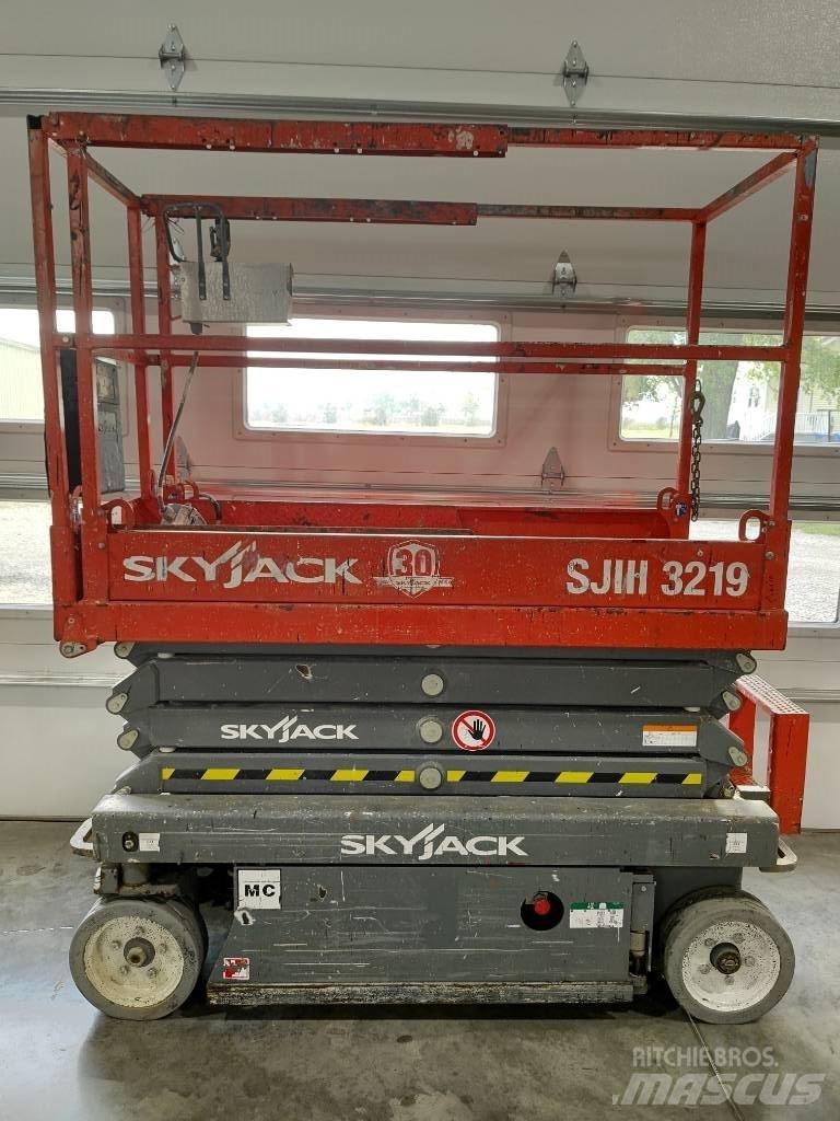 SkyJack SJ III 3219 Šķerveida pacēlāji