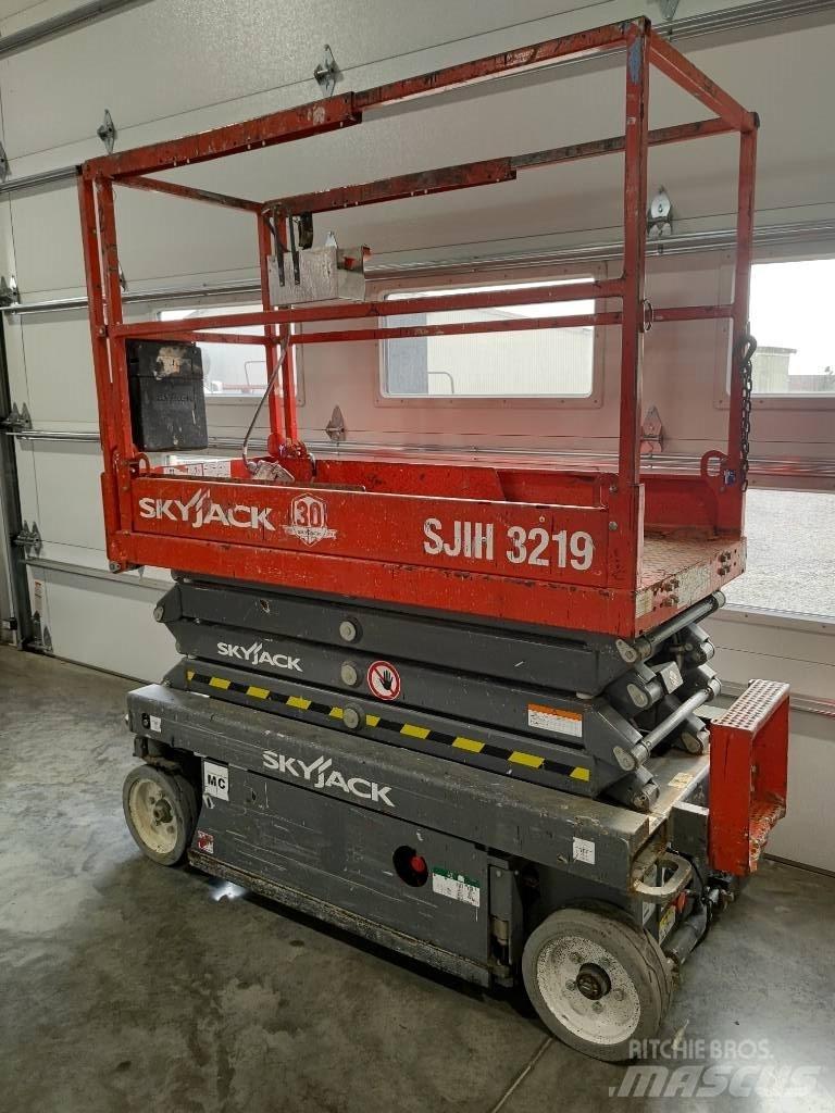 SkyJack SJ III 3219 Šķerveida pacēlāji
