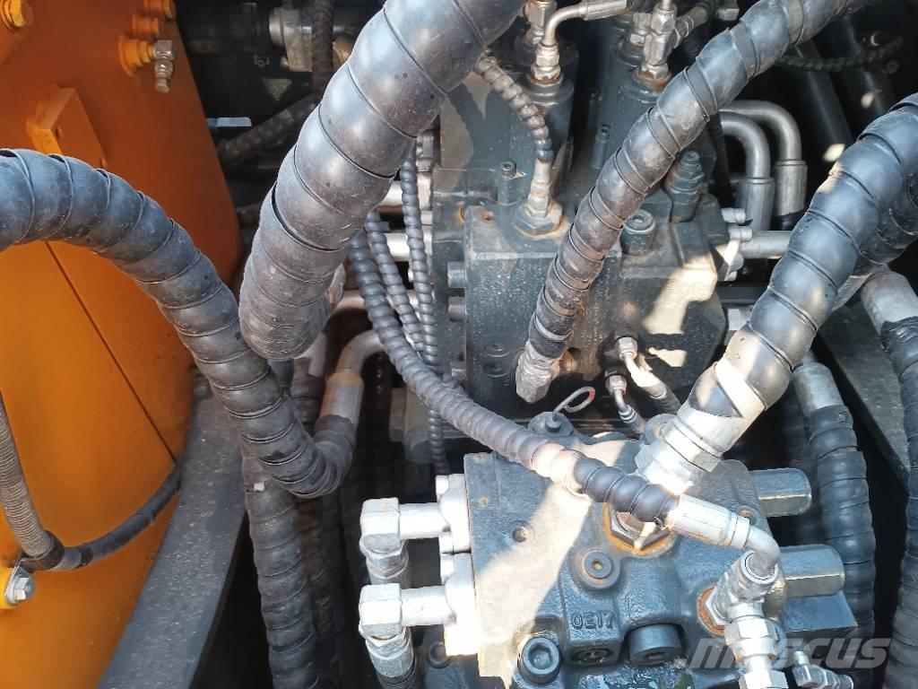 Hyundai R 220-9 S Kāpurķēžu ekskavatori