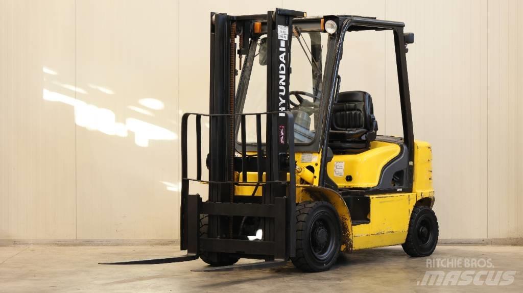 Hyundai 25 D-7 E Tehnika ar dīzeļa dzinēju