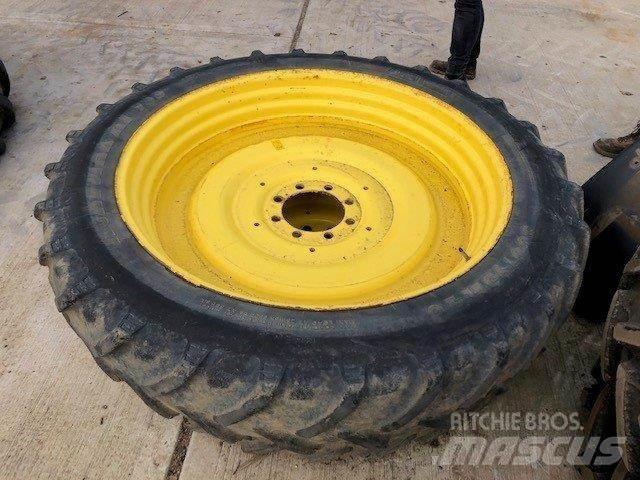  300/95R46 Riepas, riteņi un diski
