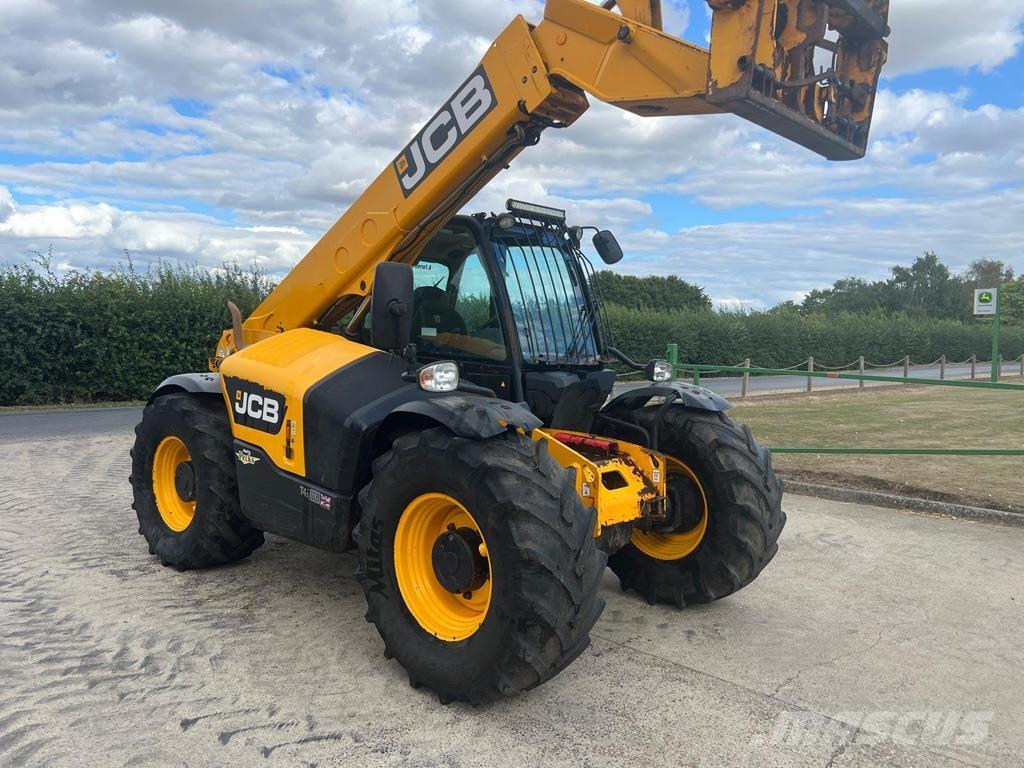 JCB 541-70 Lauksaimniecības pacēlāji